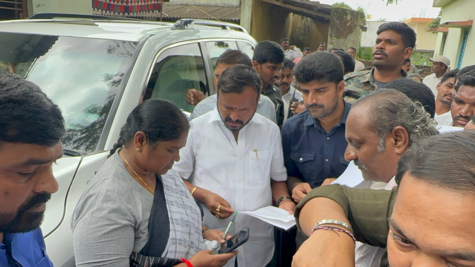 రైస్ మిల్లర్లపై జరుగుతున్న విజిలెన్స్ దాడులను నిలిపివేయాలి..: రైస్ మిల్లర్ అసోసియేషన్ ములుగు జిల్లా అధ్యక్షుడు బాదం ప్రవీణ్  - Additional Image